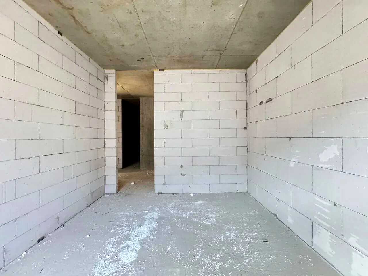 1872225788984579