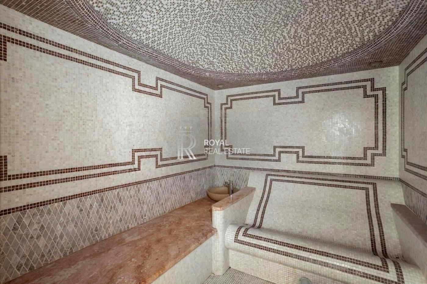 1872236634207677