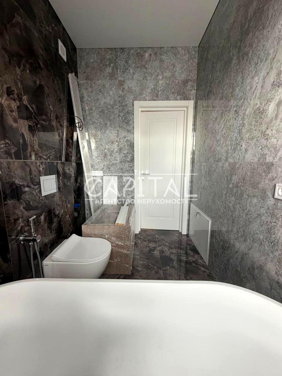 1872238745968359