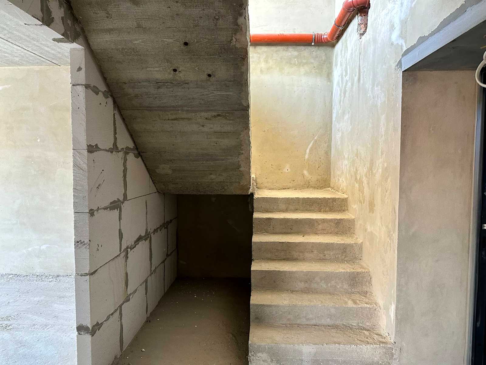 1872240481512525