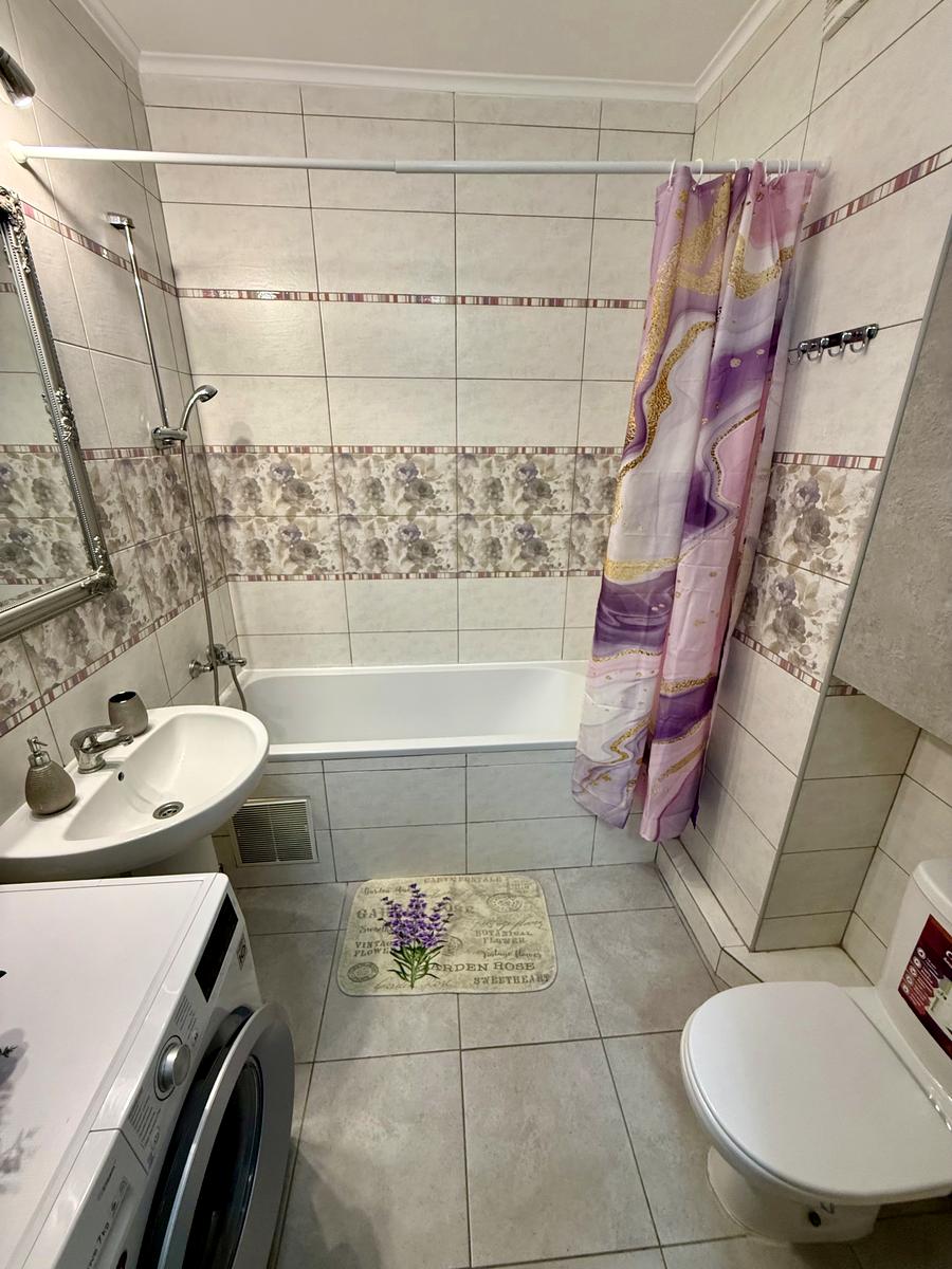 1872327431358056