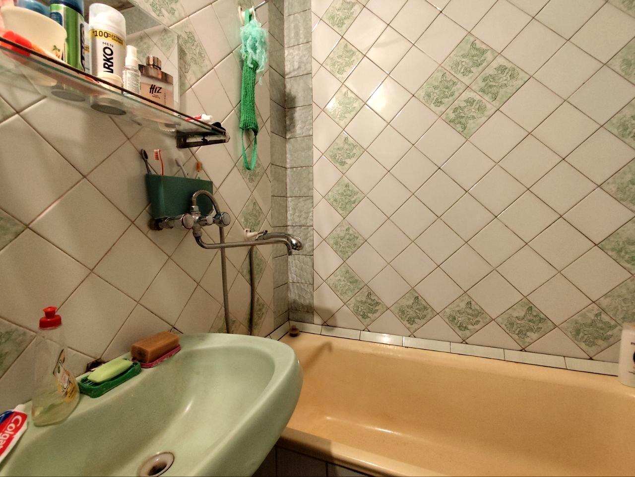 1872392751575328