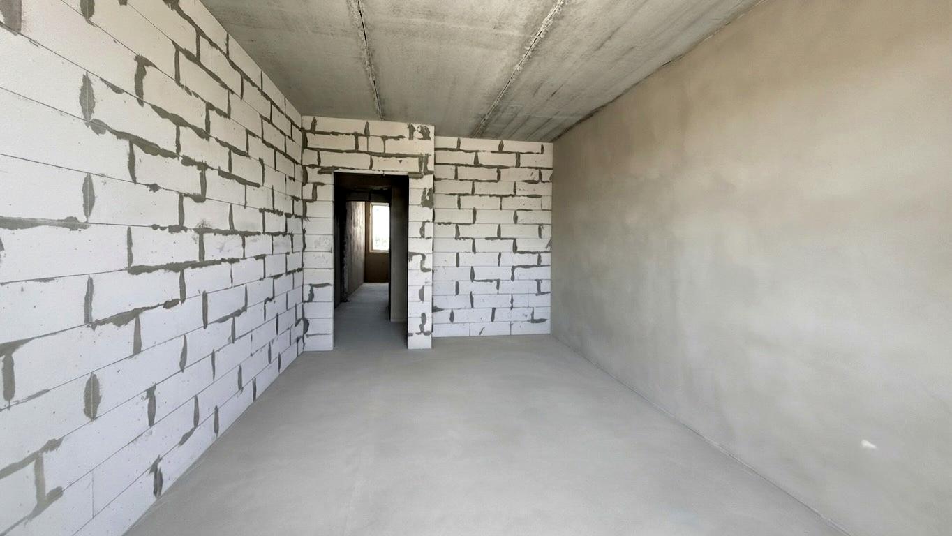 1872439445879353