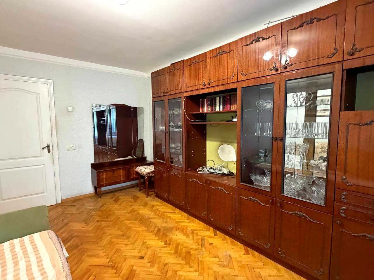 1872483743656897