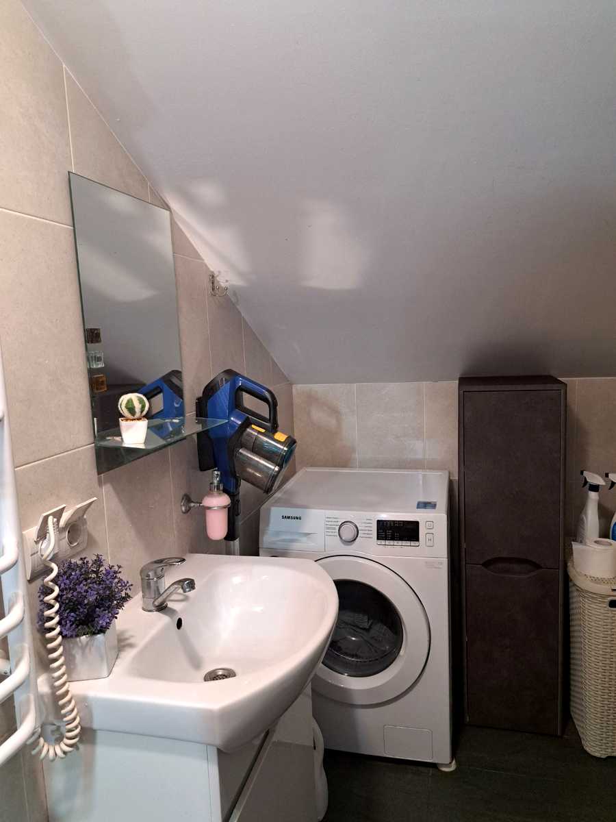 1872487435772176