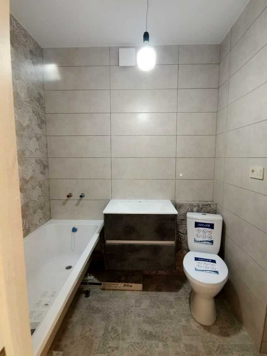 1872492300926937
