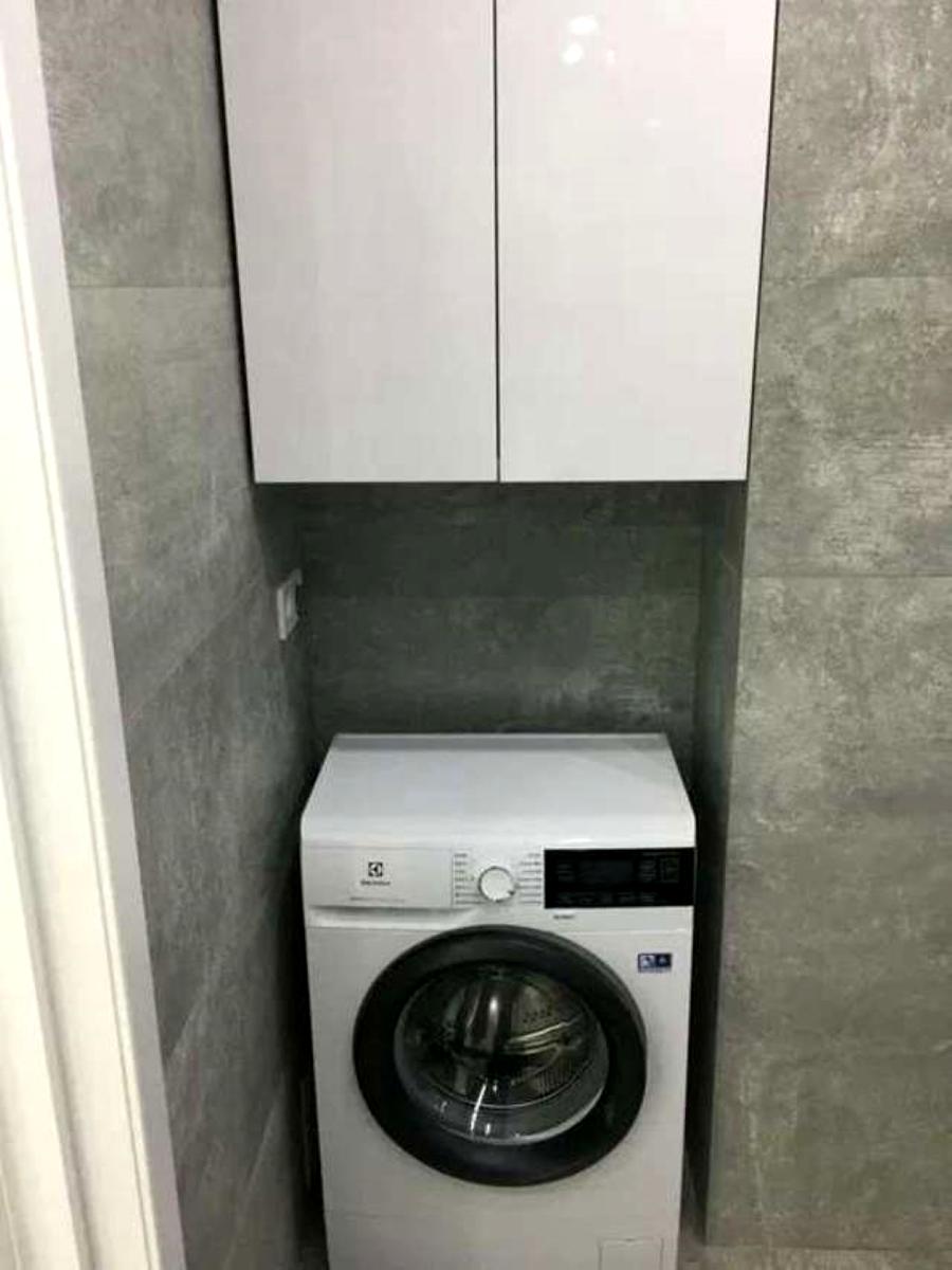 1872496543564608