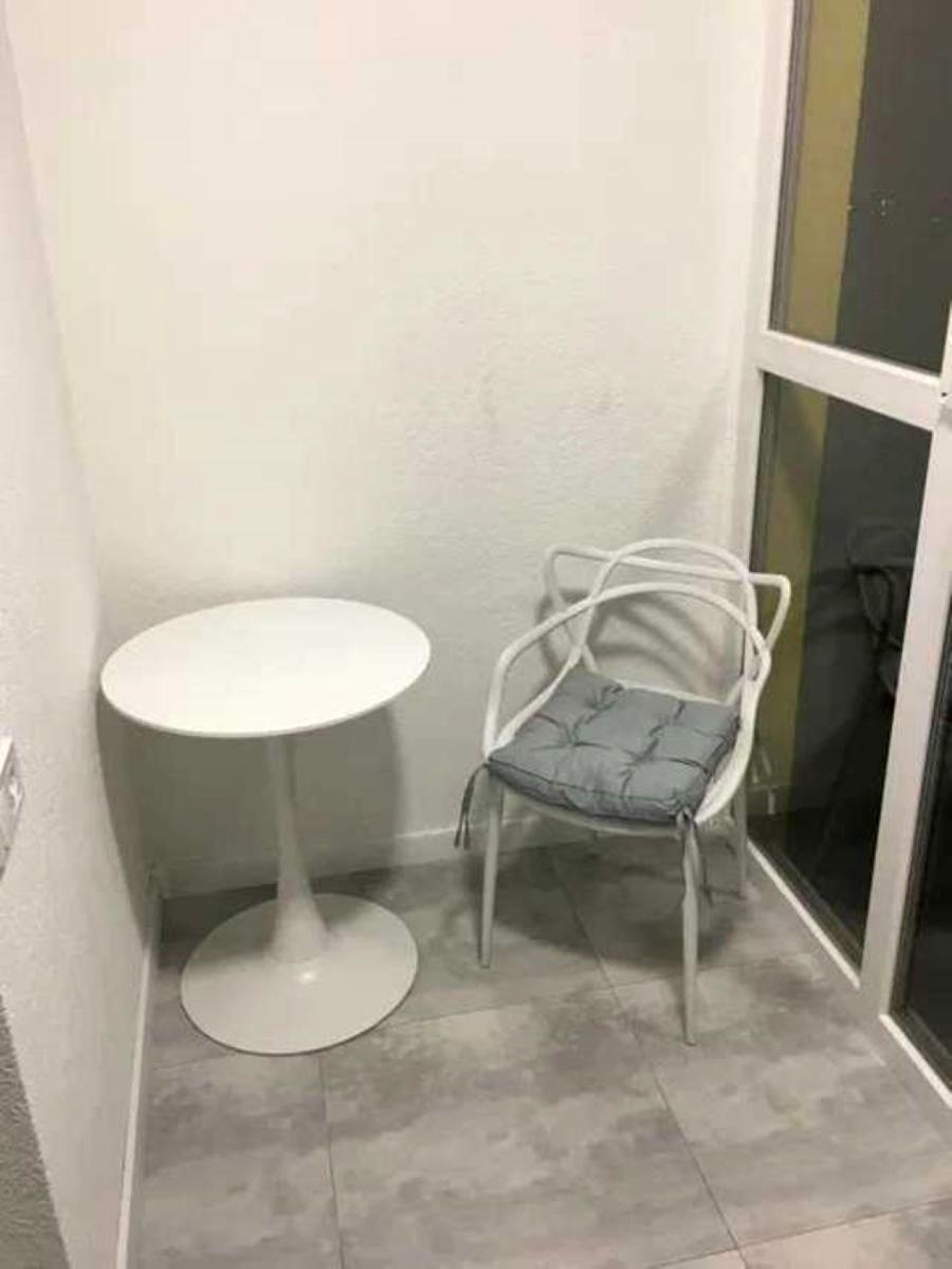 1872496543886833