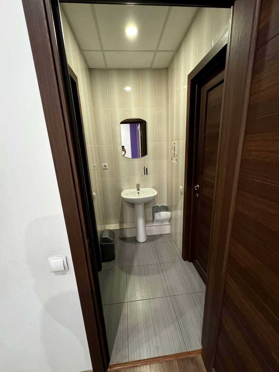 1872497876882976