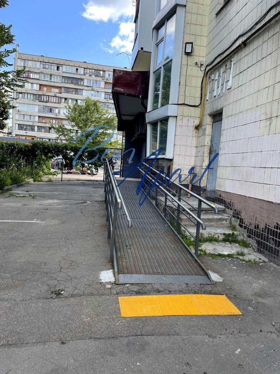 1872576270208560