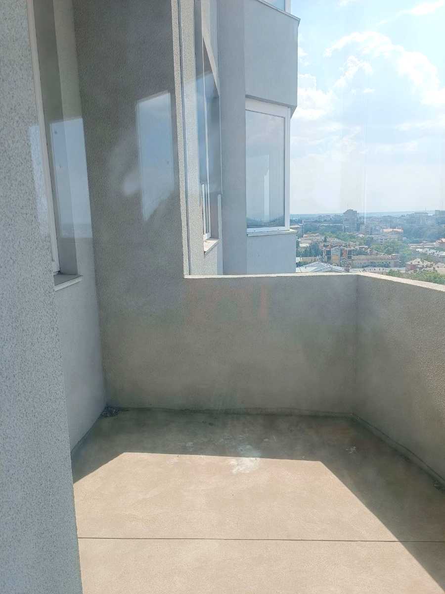 1872581396304327