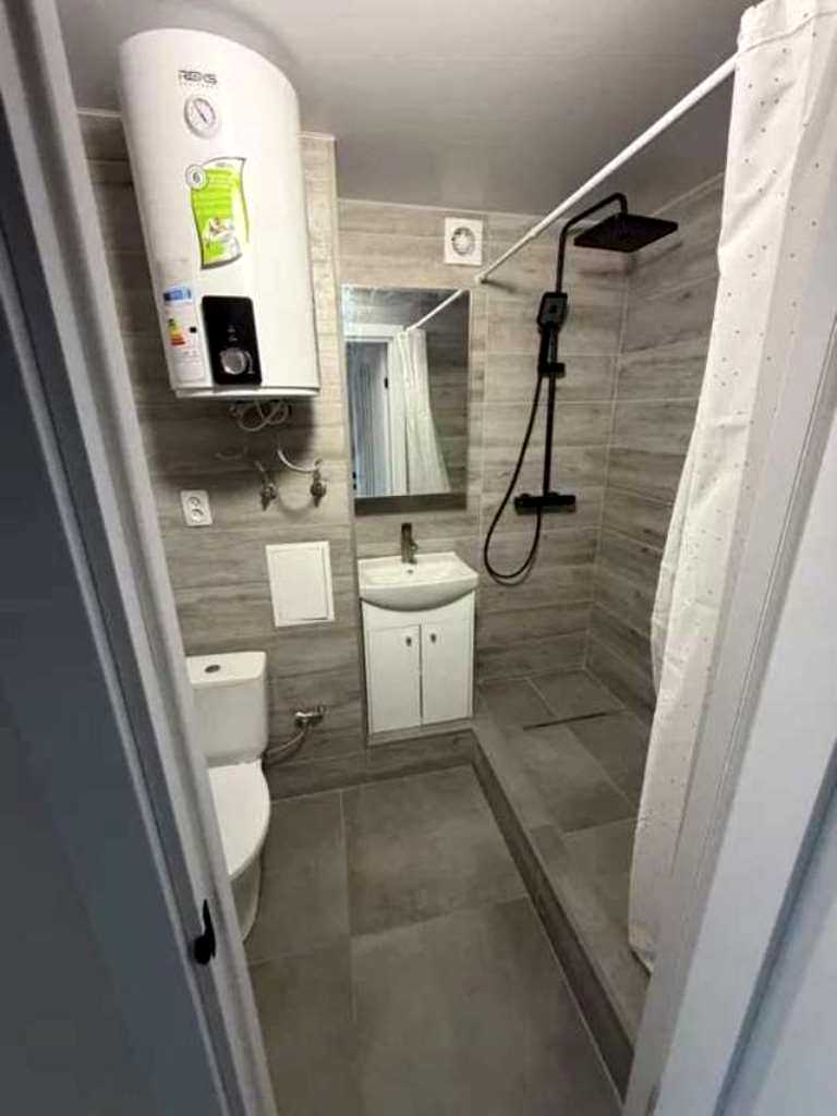 1872583657958992