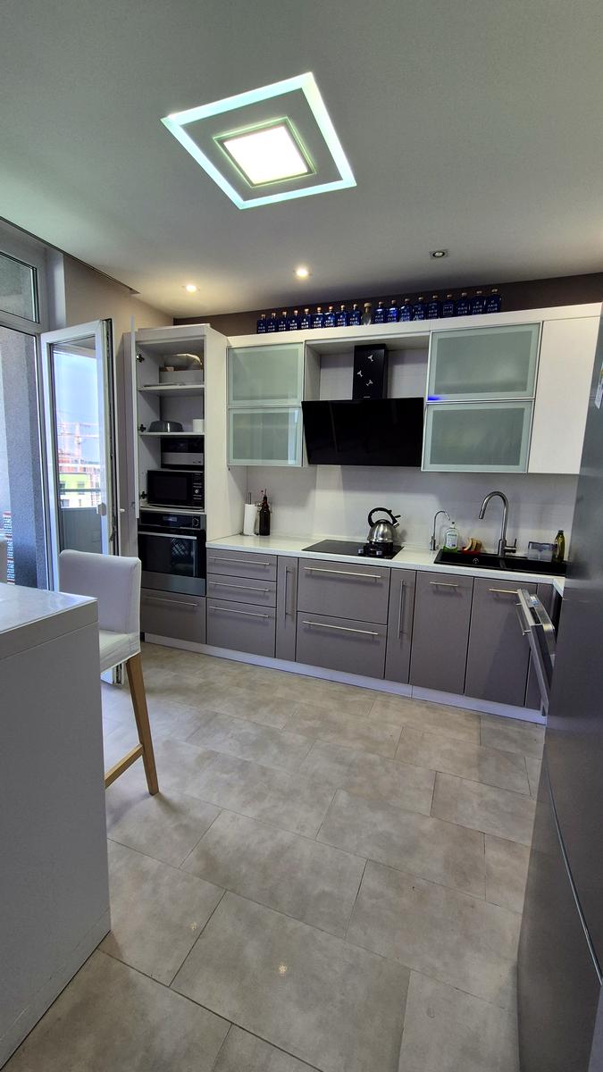 1872585123048342