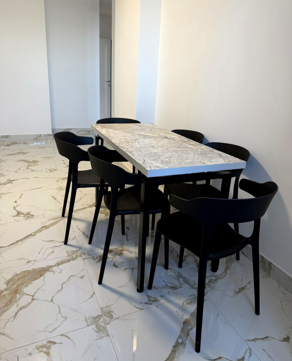 1872585869893548