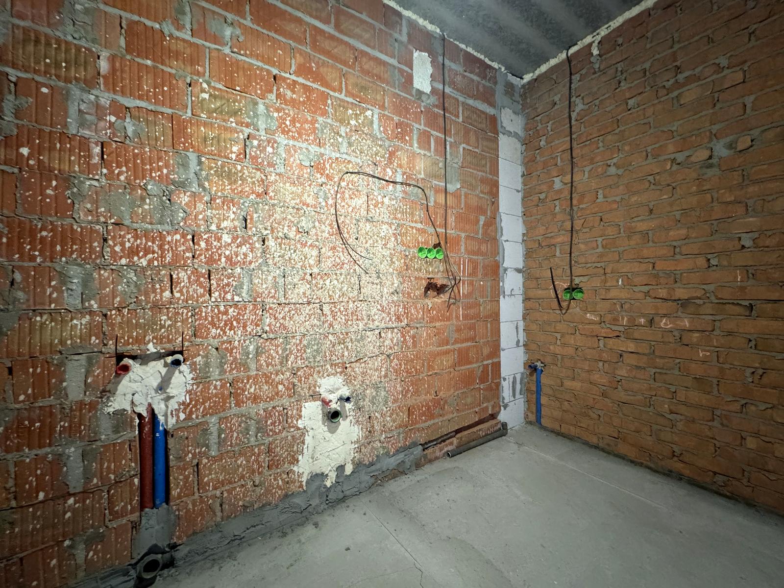 1872588852125319