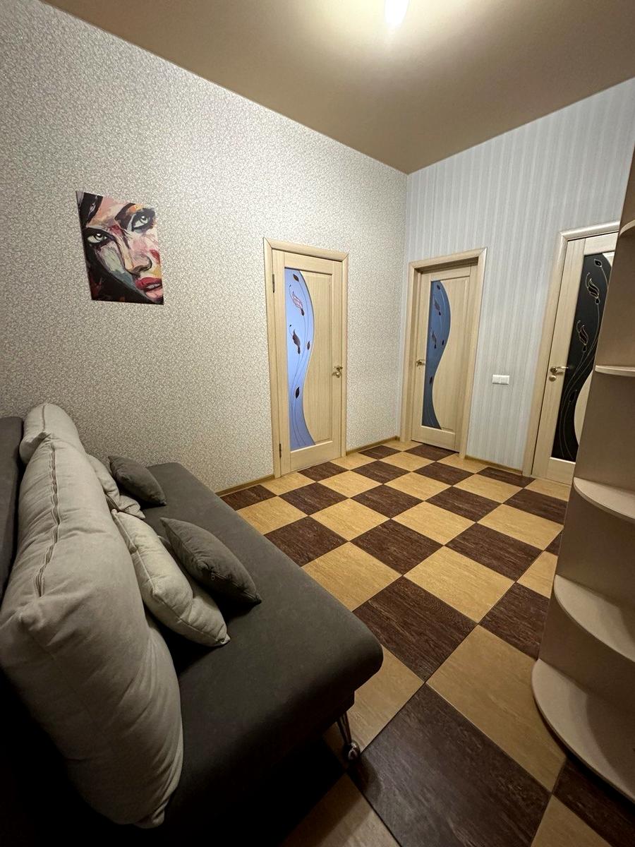 1872617078443357