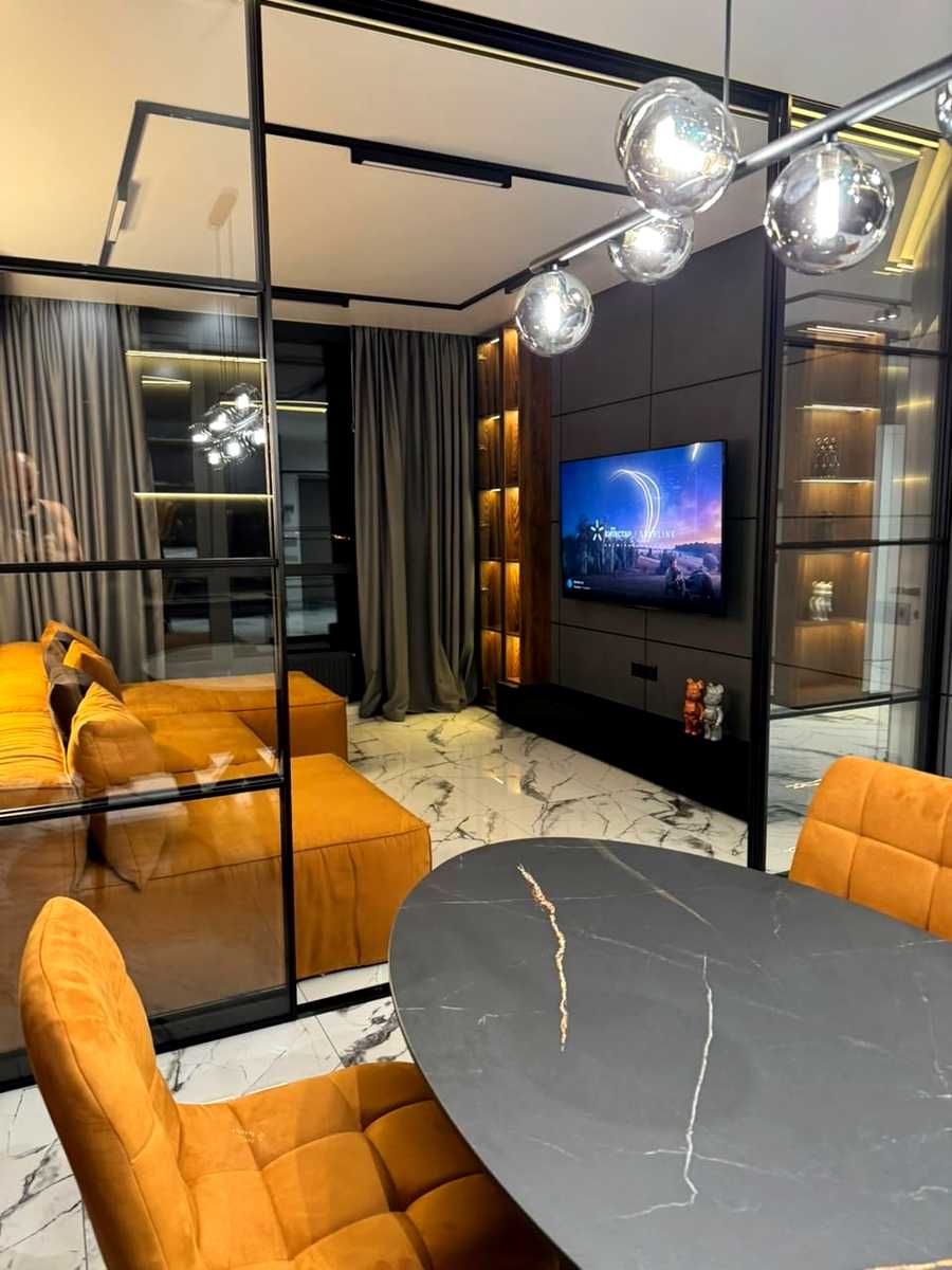 1872619886955935