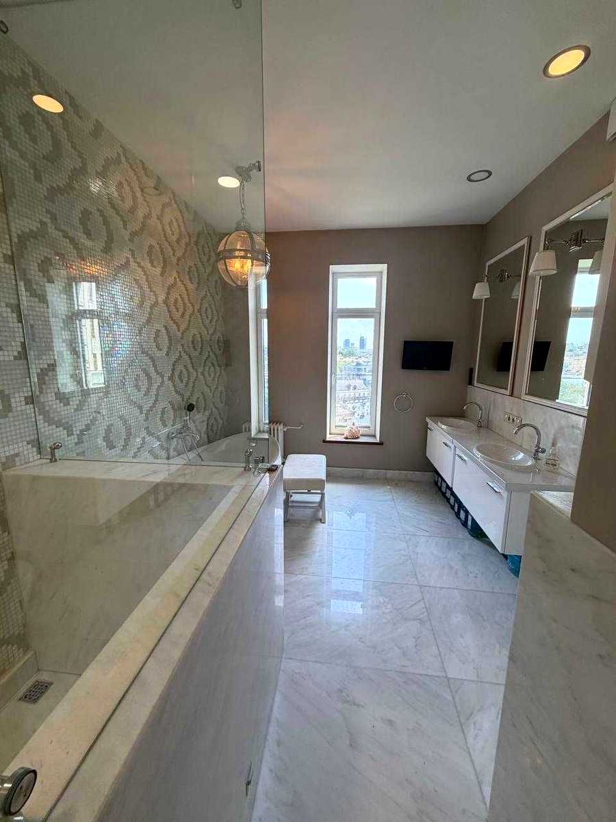 1872626842458039