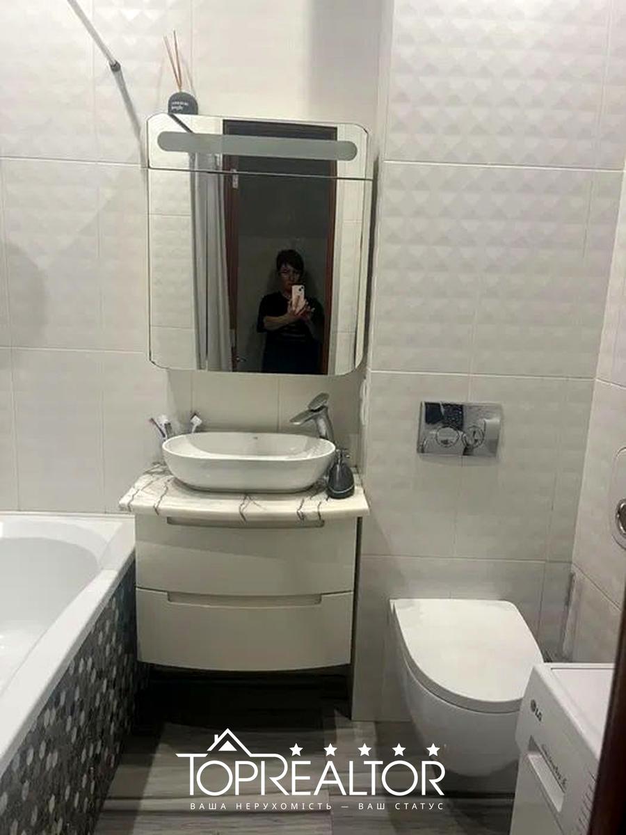 1872678052570469
