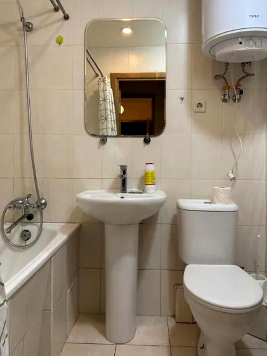 1872678142476600