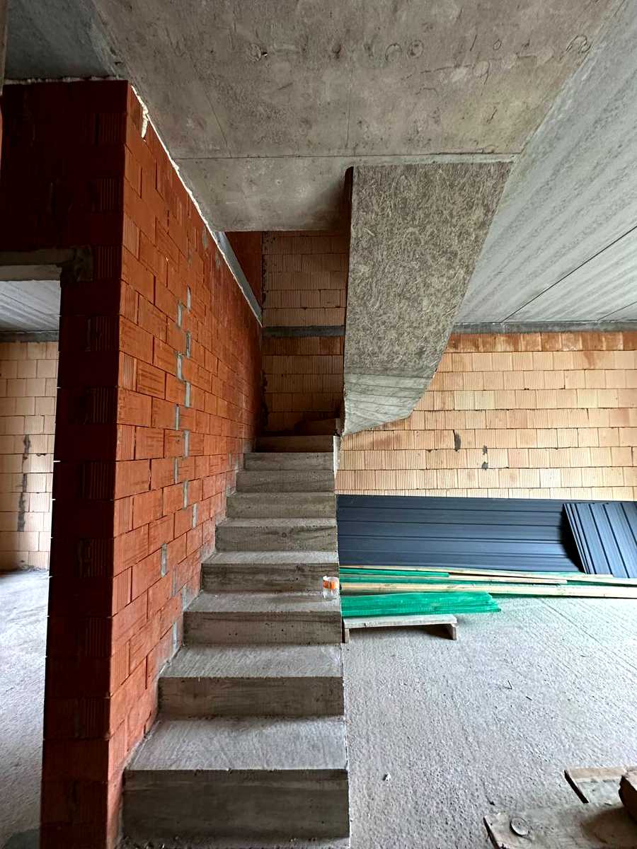 1872678226650693