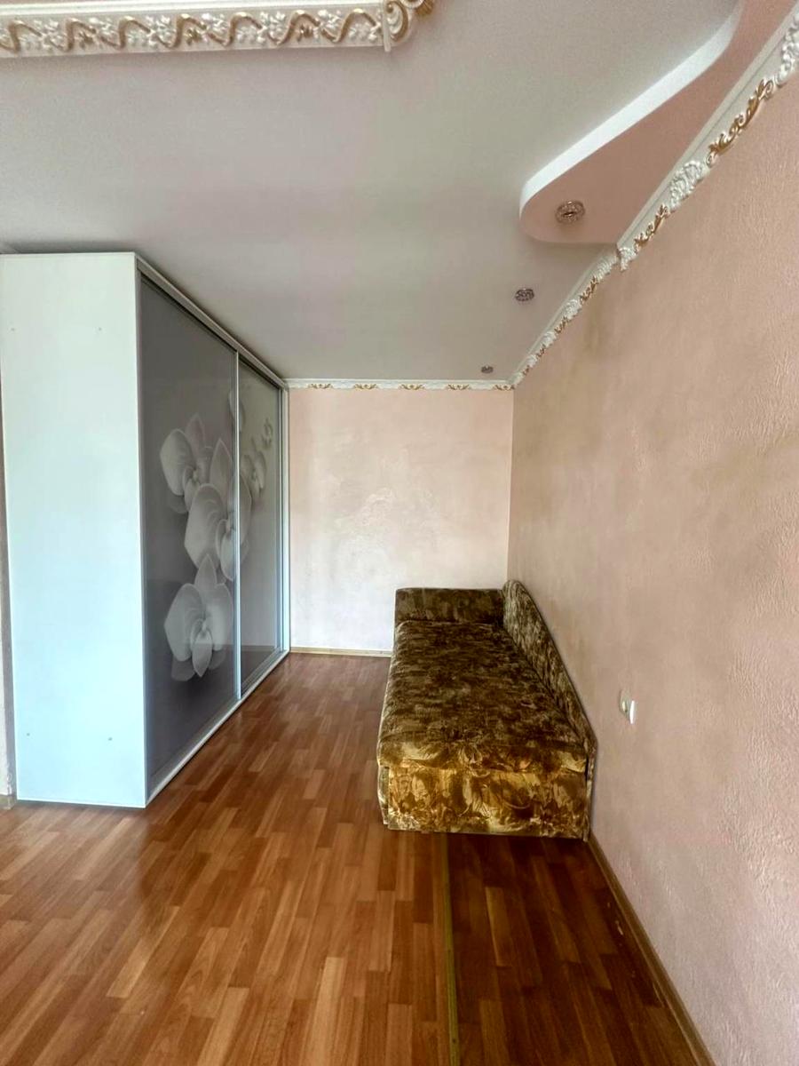 1872686366892993