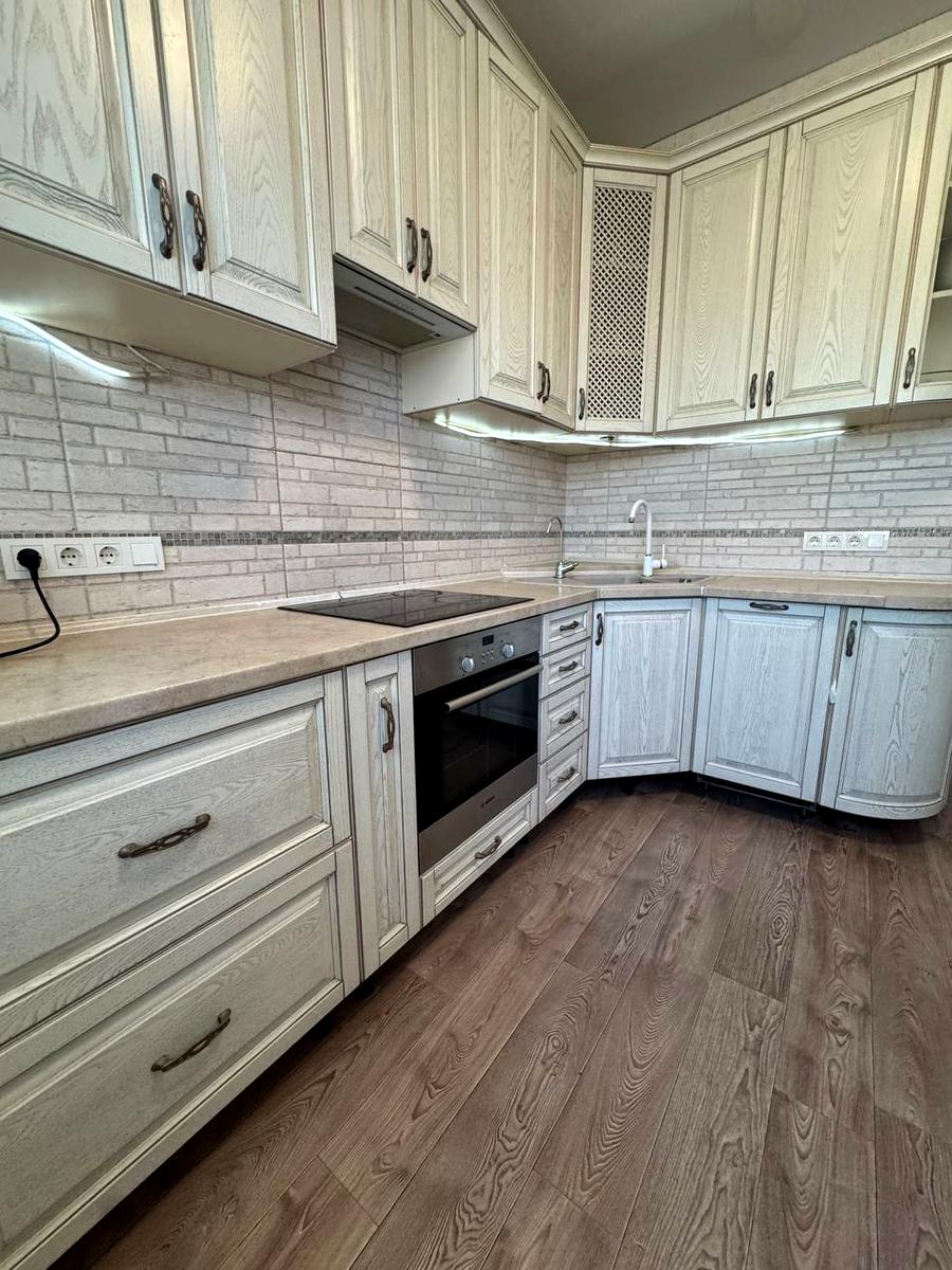 1872686966657606