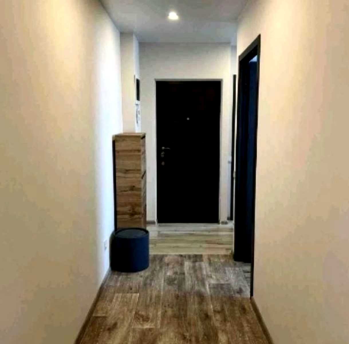 1872713641982493