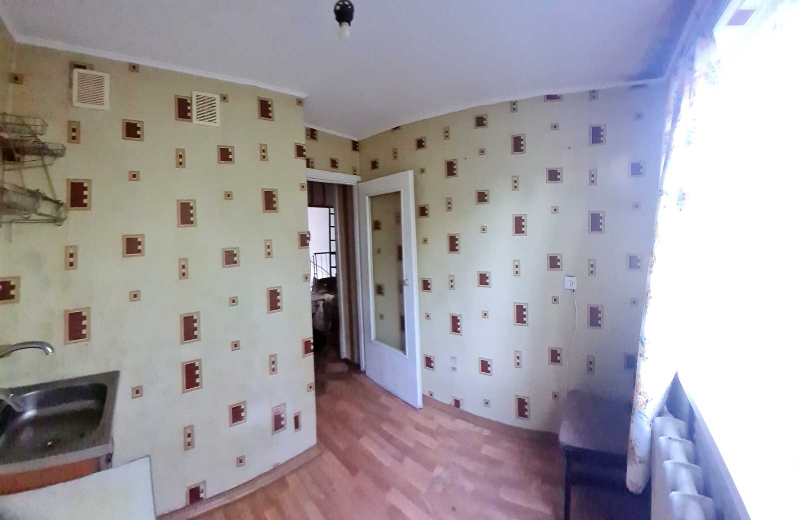 1872748615858913