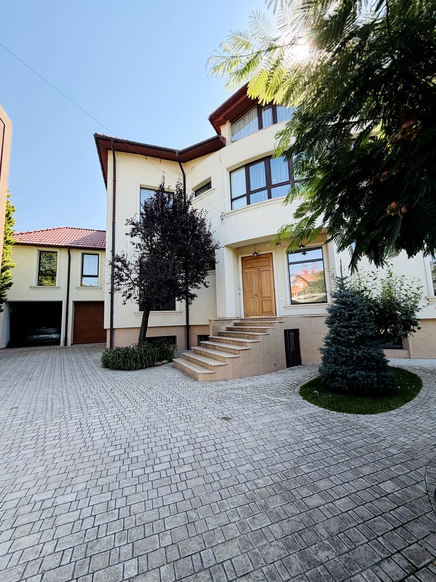 Дом по адресу (площадь 750 м²) Дом по адресу (площадь 750 м²) - Atlanta.ua