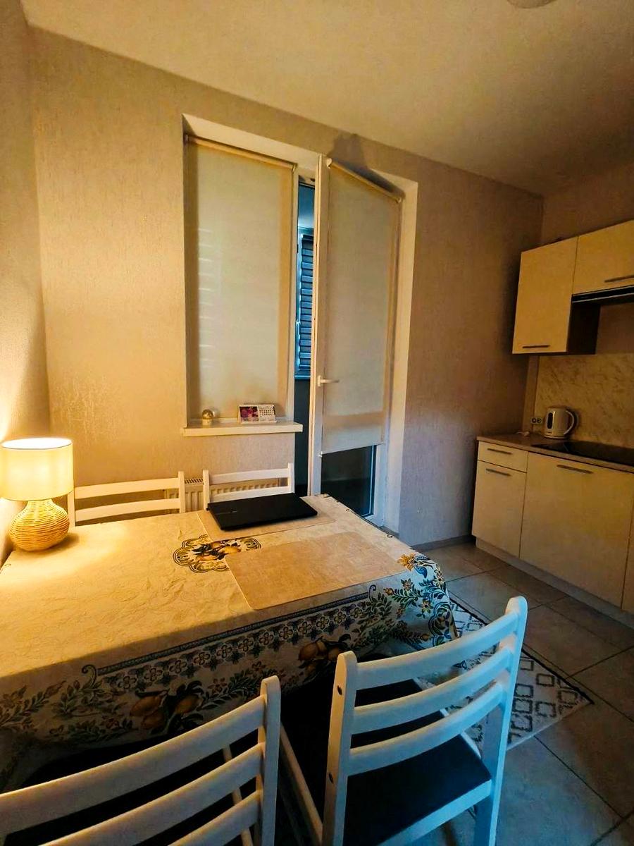 1872756544852192