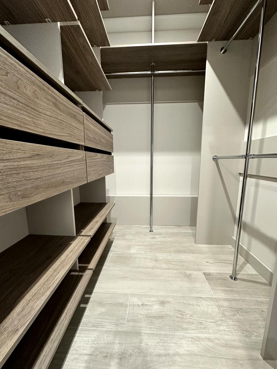 1872759858116032