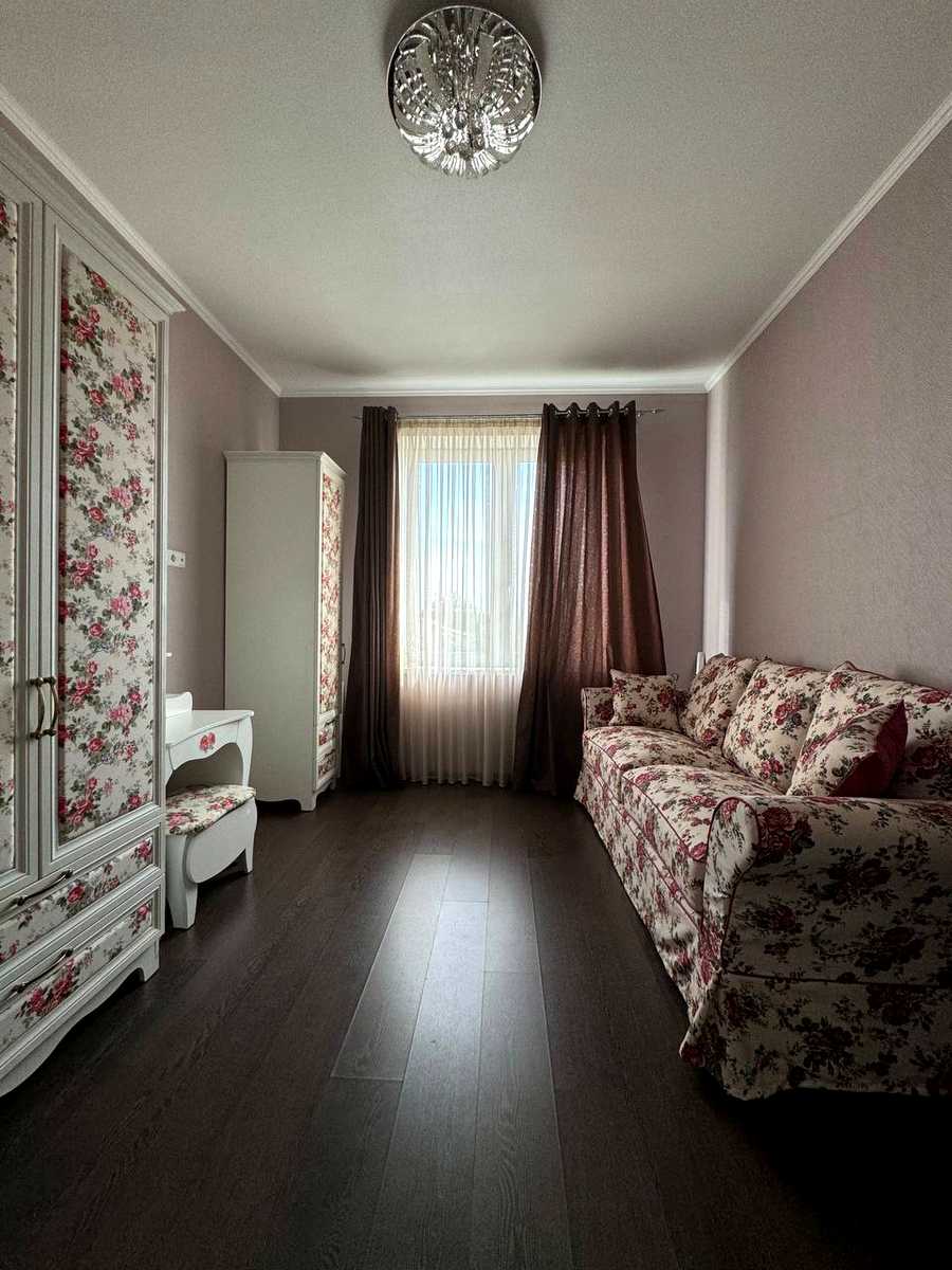 1872765785621559