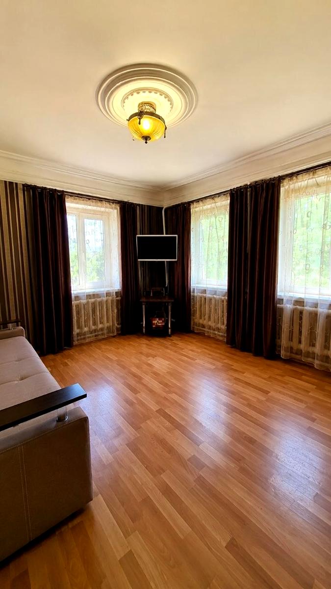 1872767701040759