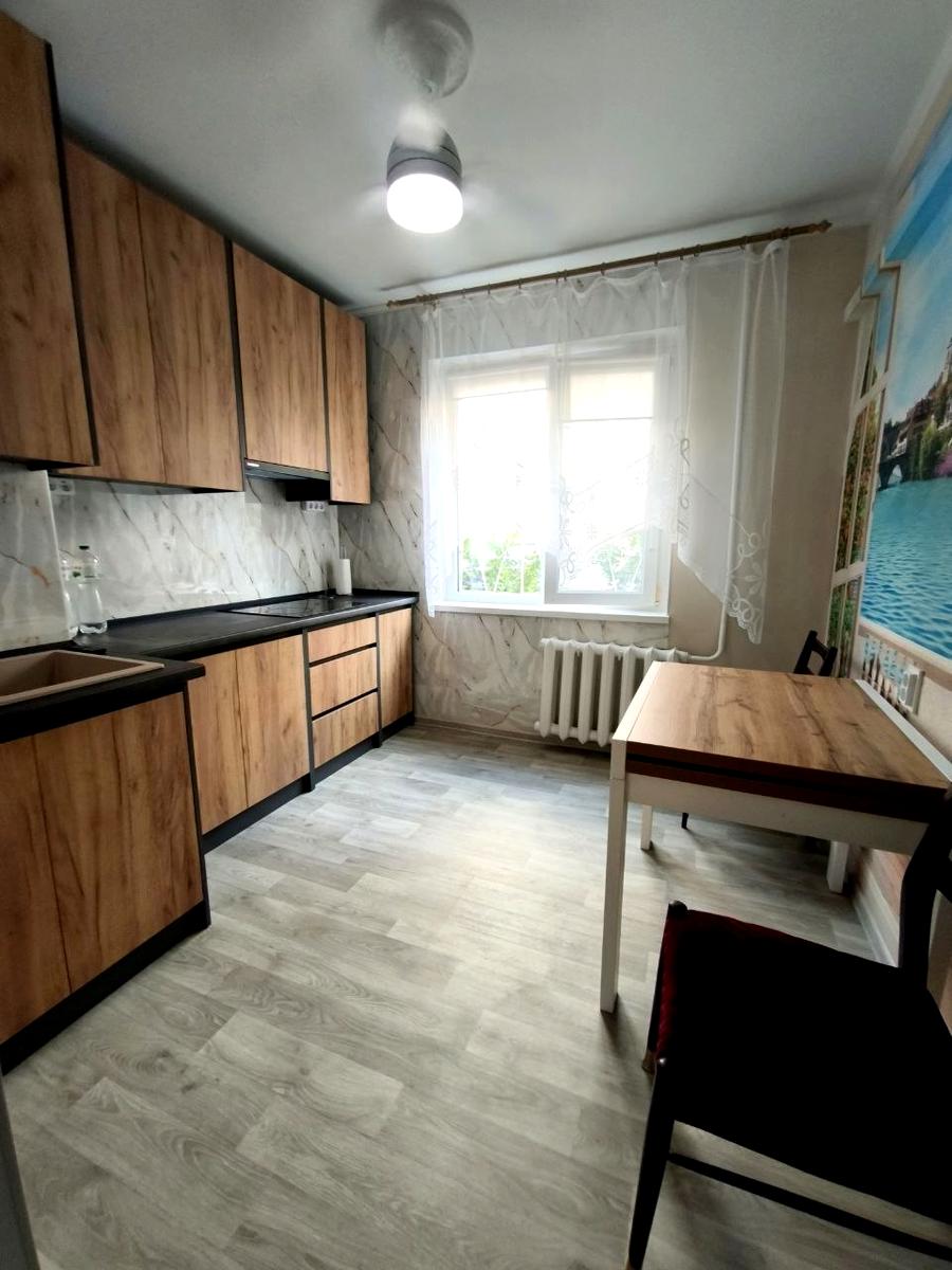 1872772898878648