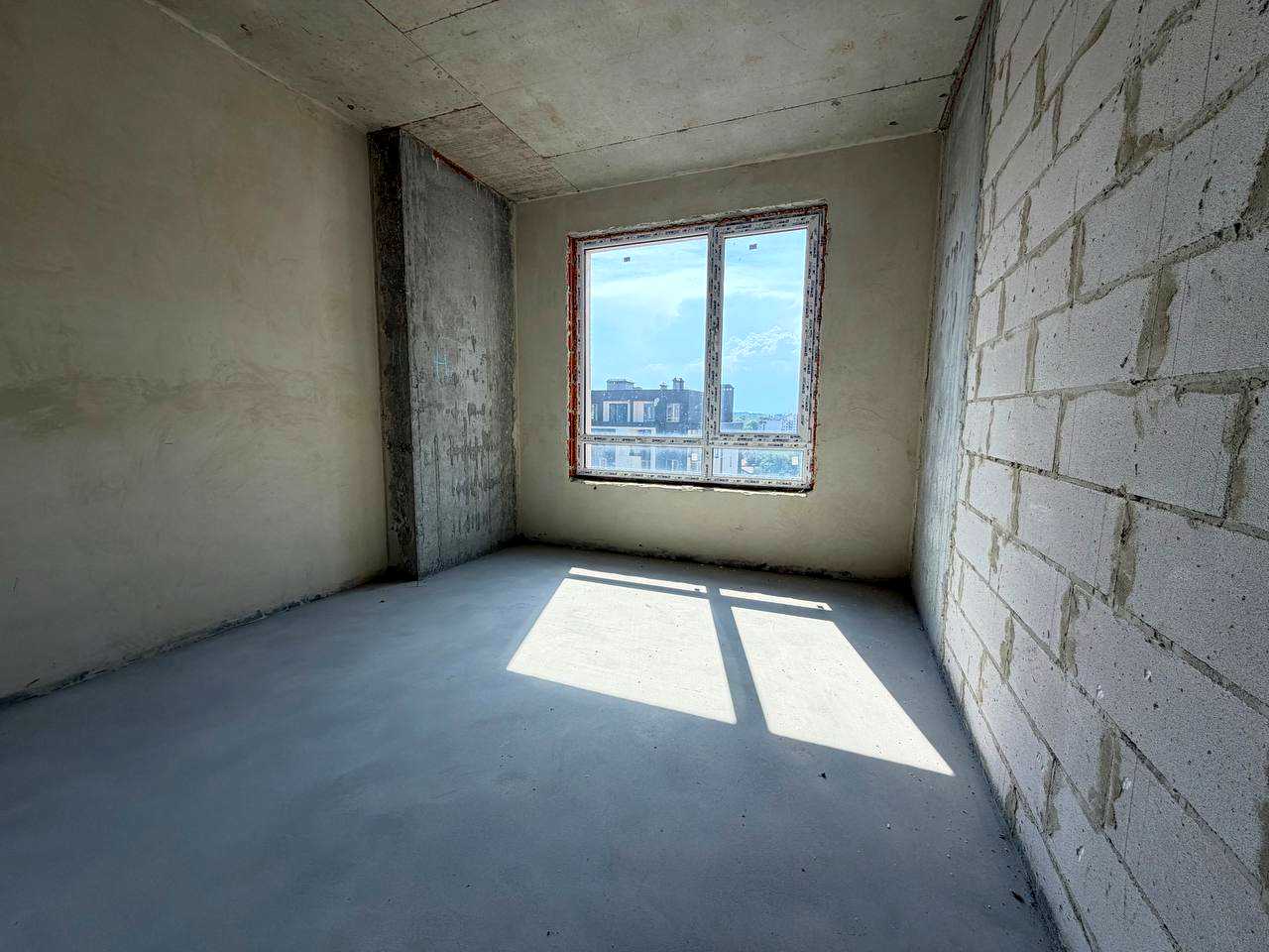 1872784155661693