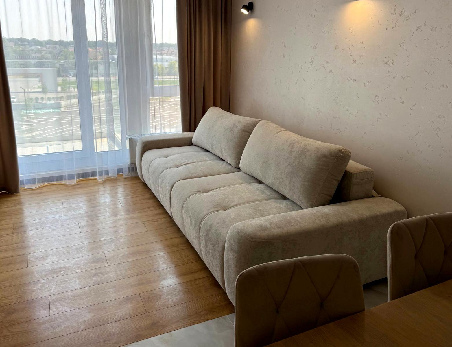 1872786722295887