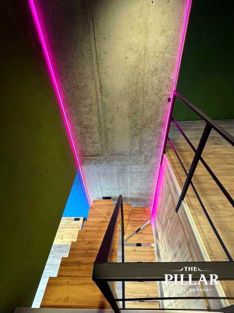 1872789551671672