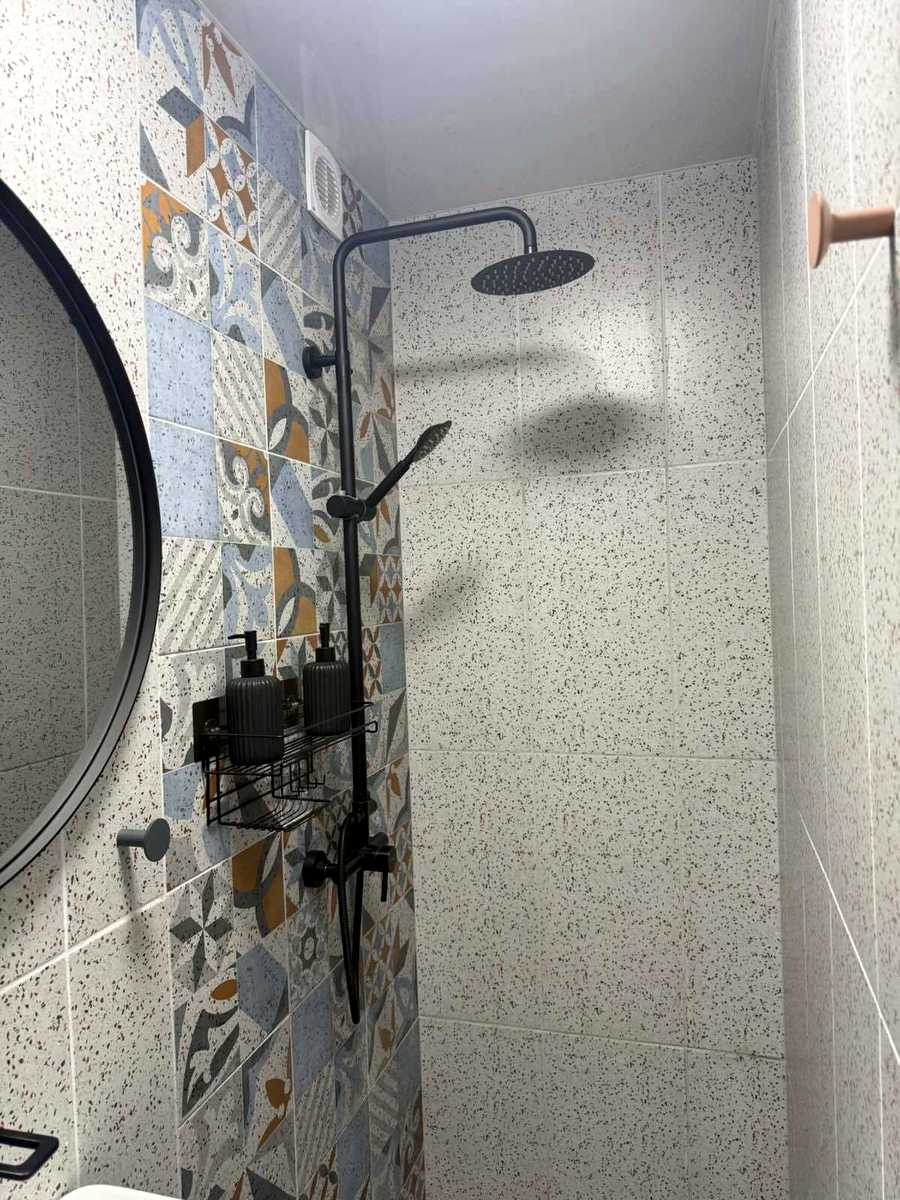 1872795863834200