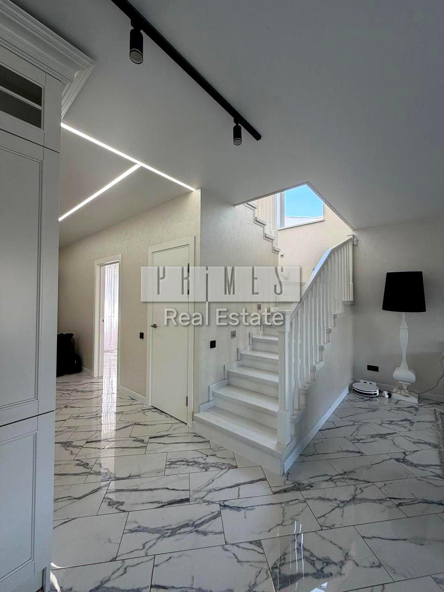 1872853850944535