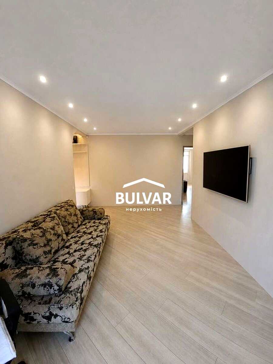 1872857652284304
