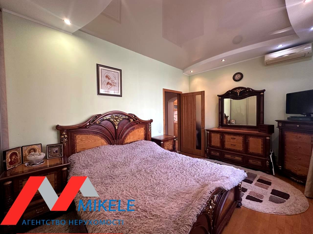 1872868620856628