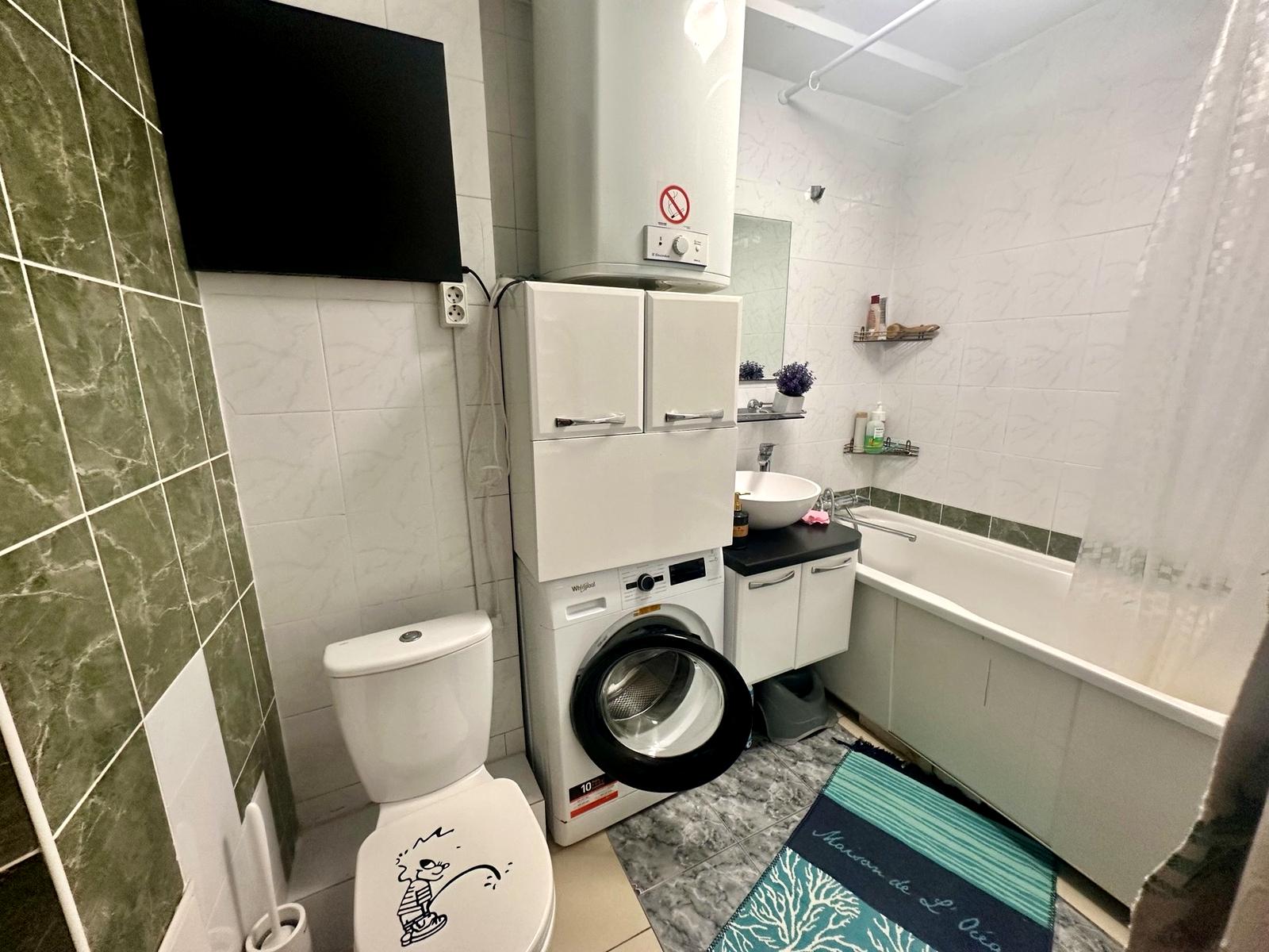 1872868811606642