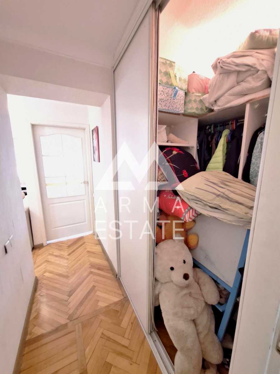 1872869807810261