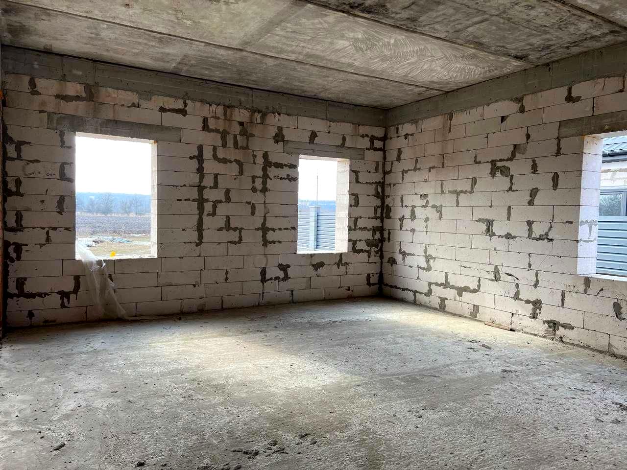 1872873963989475