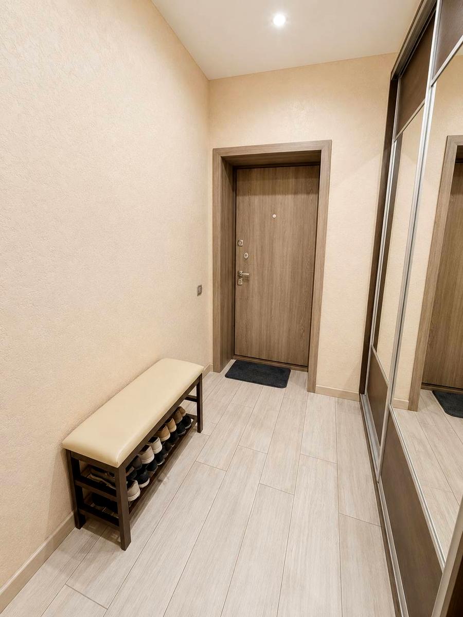 1872878085763457
