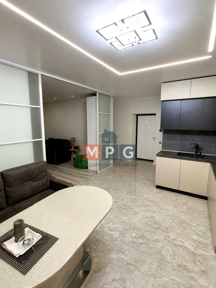 1872894164787935