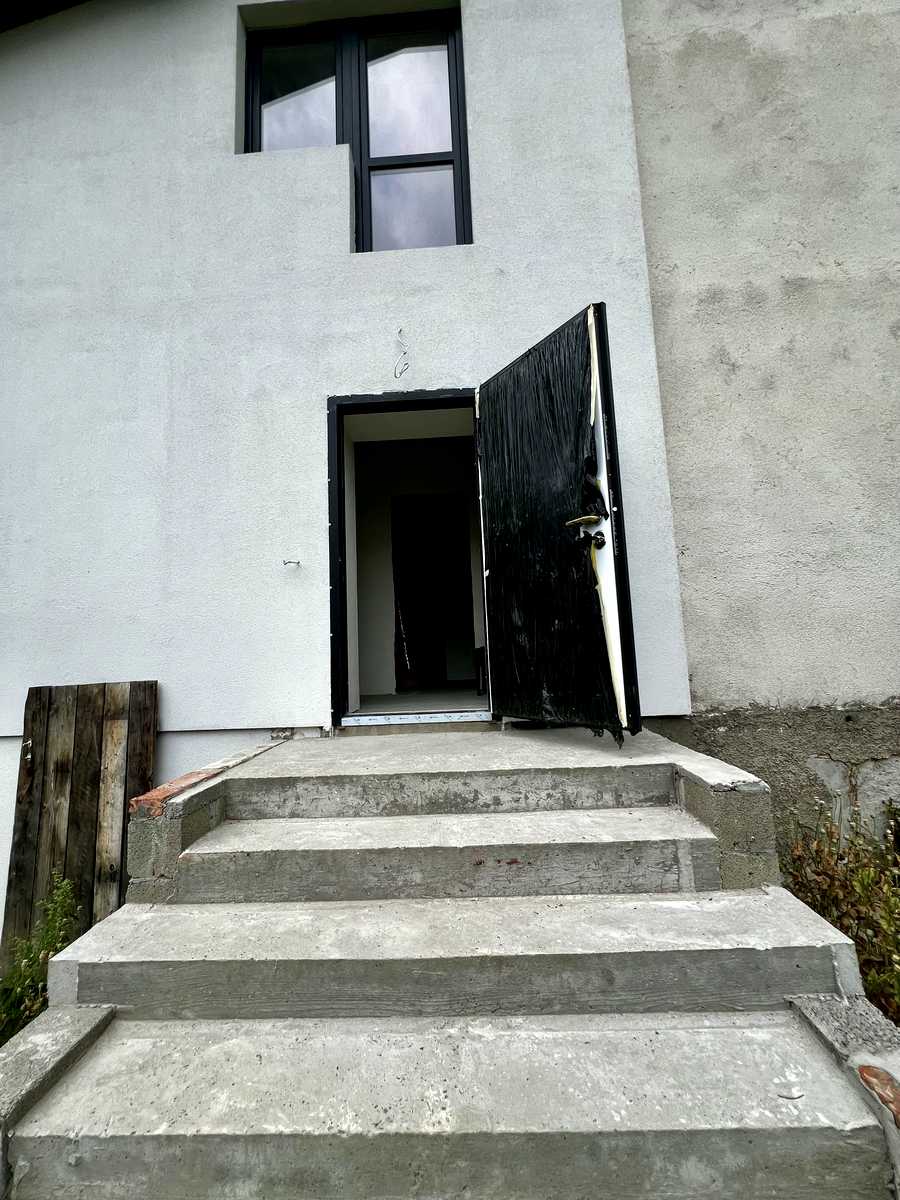 1872895333327815