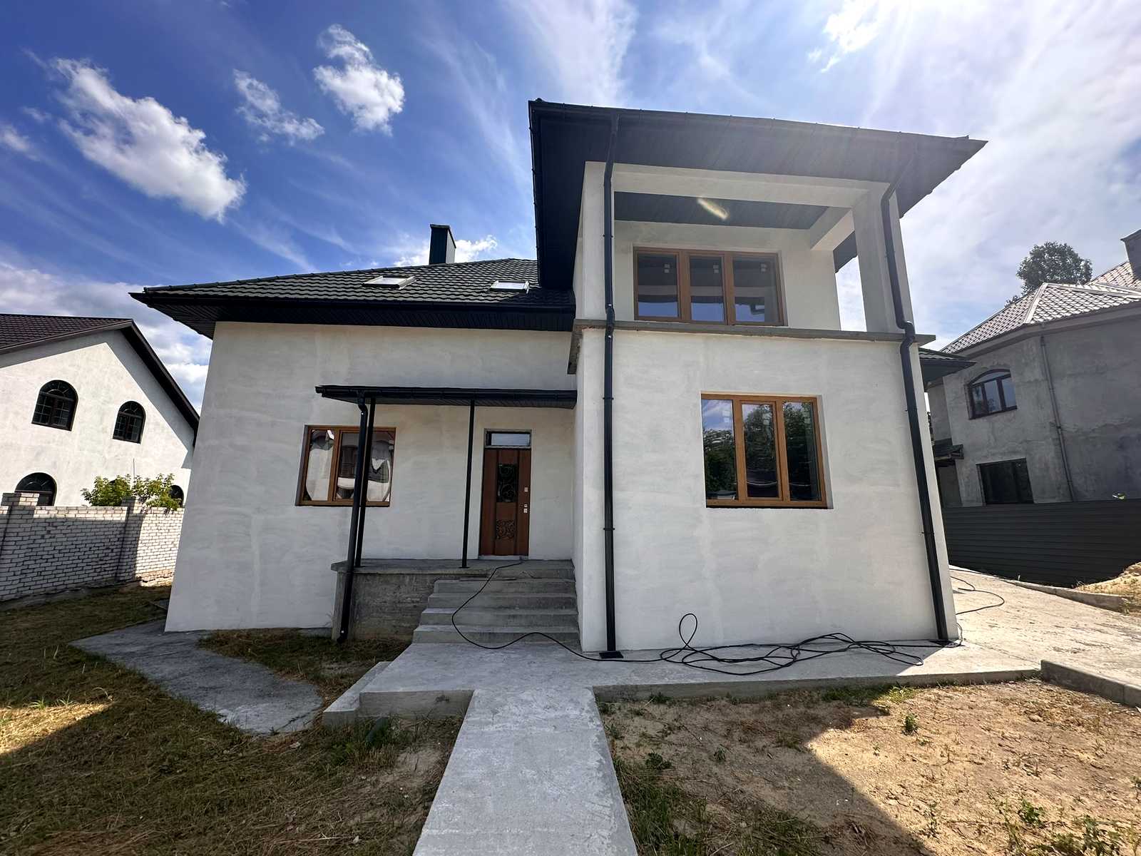 1872951222296360