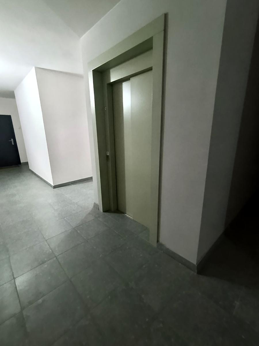 1872956755449406